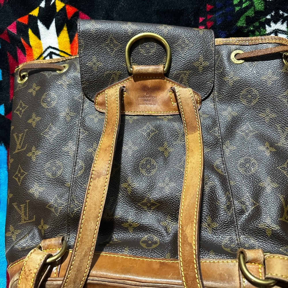 Preloved LV backpack Discontinued - Picture 7 of 8